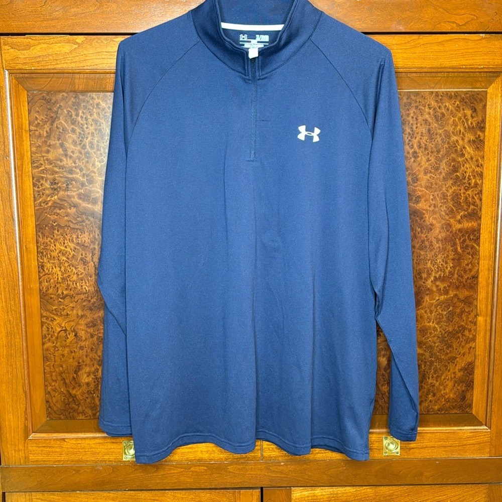 Under armor men’s XL loose heat gear, navy 1/4 zip, Barely worn, like new, great